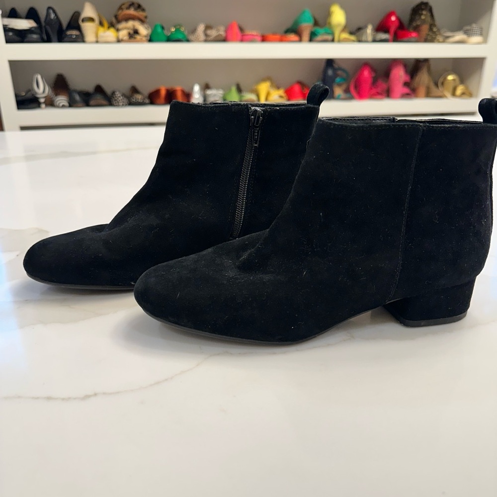 Kids GB Girls Gianni Bini Black Suede Winter Holiday Booties, GUC.  Size 4M